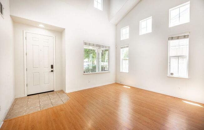 Large Single Family Home in Desirable University Square Neighborhood!