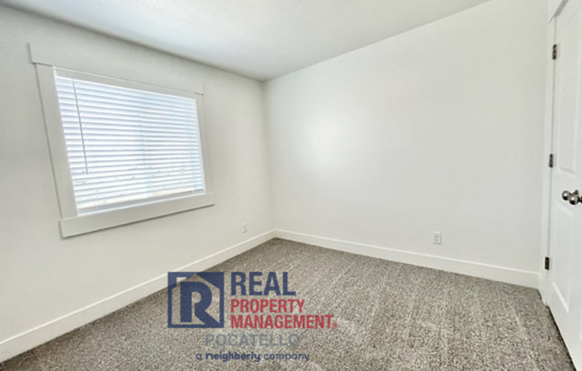 3 beds, 1 bath, 1,000 sqft, $1,025, Unit #4