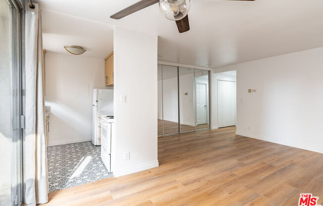 4255 W 5 ST
