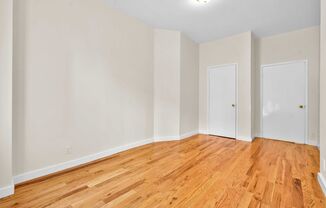 2 beds, 1 bath, $3,600, Unit 1R