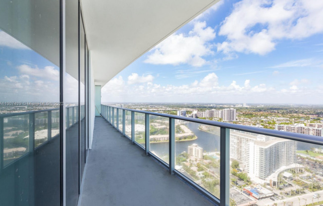 2 beds, 2 baths, $7,500, Unit # 3302