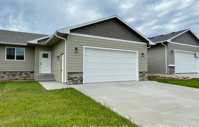 7307 E 45 ST