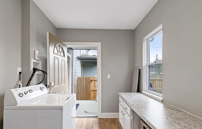 Modernized 2nd Floor Apartment in Franklinton – Your Urban Oasis Awaits!