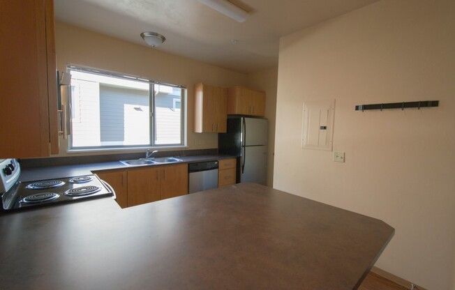 2 beds, 1.5 baths, 850 sqft, $1,700, Unit 28