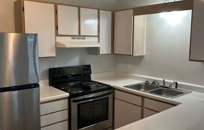 1 bed, 1 bath, 600 sqft, $925, Unit 200 5E