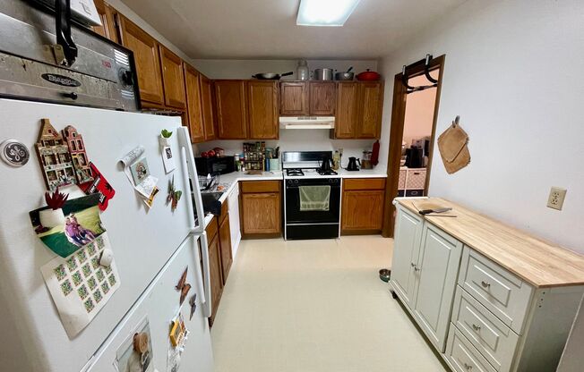 2 beds, 1 bath, $1,295, Unit 206