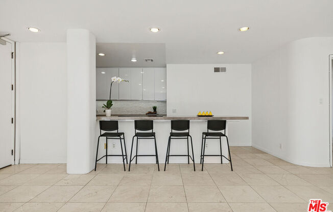 2 beds, 2 baths, 974 sqft, $4,000, Unit 1102