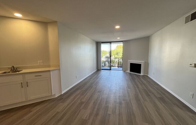 2 beds, 2 baths, 1,200 sqft, $2,498, Unit 221