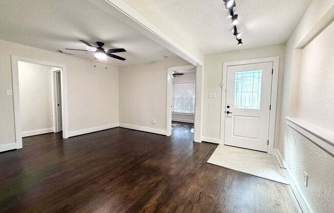 Incredible 5/2 Home in Lake Jackson! Lots of Updates !