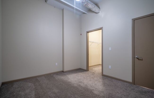 2 beds, 1 bath, $1,300, Unit 124