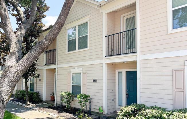 1131 W 24 ST