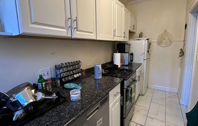1 bed, 1 bath, 550 sqft, $2,450, Unit 207