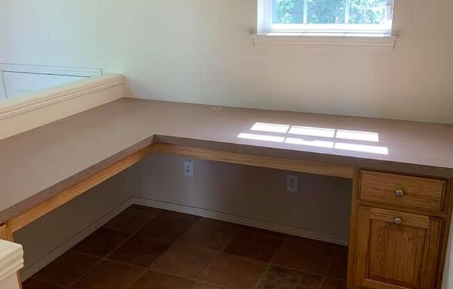 Spectacular 2 BD* 2BA* Townhome Located In Orenco Station! In Hillsboro *Club House*Pool*Gym!*