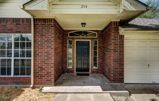 Beautiful 4 Bed, 2 Bath in a Great Location!