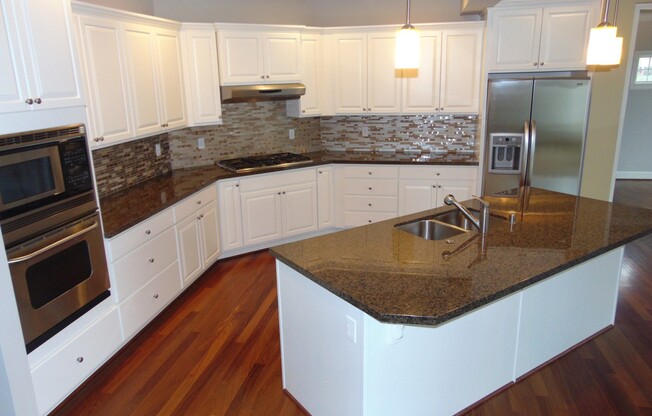 4+ Bedroom/2.5 Bath Luxury Kirkland Home.  Spacious Home, Rose Hill Area!  A Must See!