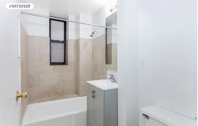 226 E 53 ST