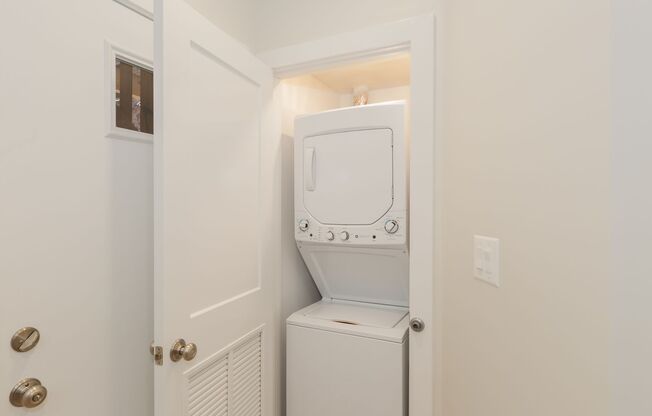 1 bed, 1 bath, 877 sqft, $1,935, Unit 5200L-G