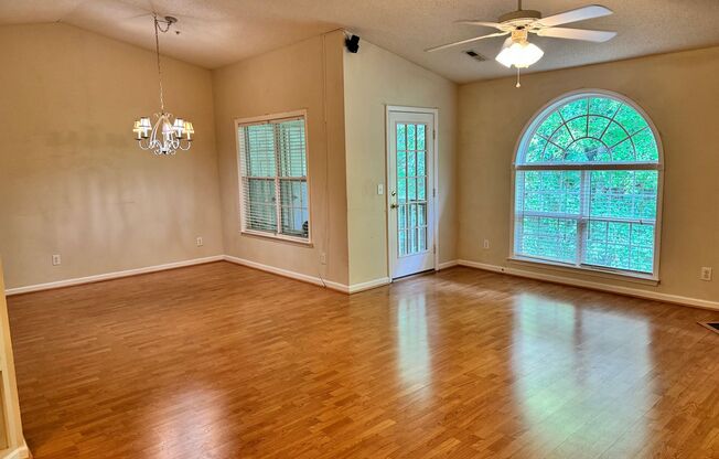 Condo for Rent: 433 Ivy Glen, 2-Bedroom, 2-Bath on the 4th Floor in Winston-Salem, NC