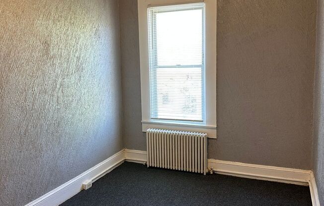 3 beds, 1 bath, $1,325