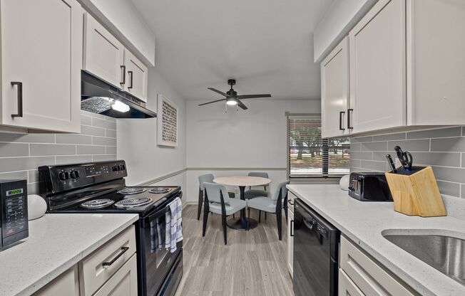 2 beds, 1 bath, $1,475, Unit 131
