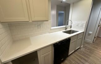 2 beds, 1 bath, $1,295, Unit Unit #103