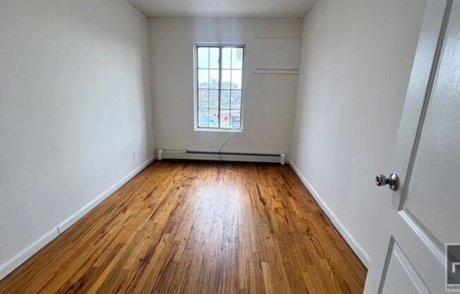 3 beds, 1 bath, $3,454, Unit 3