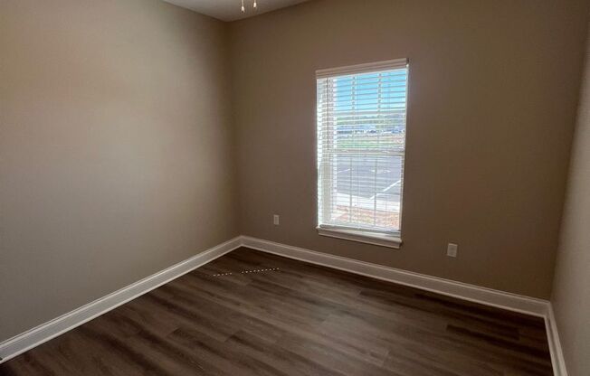 2 beds, 1 bath, 950 sqft, $1,000, Unit 114