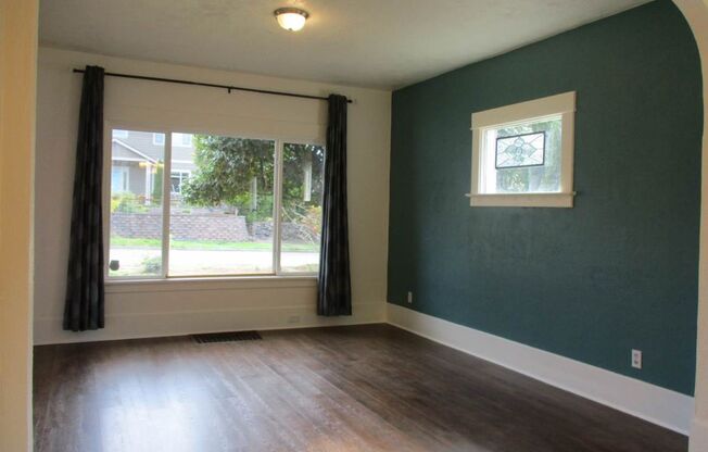 3 beds, 1 bath, $2,700