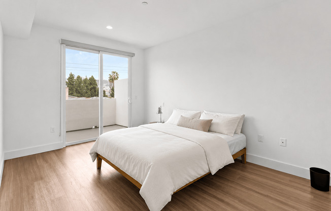 3 beds, 3 baths, 1,300 sqft, $1,600, Unit PH7 - Grand Master - 3