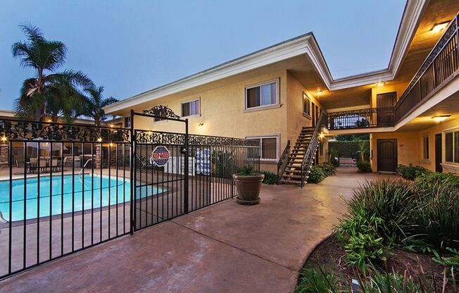 Remodeled Condo - Complex W/ Pool, Gym & BBQ Area