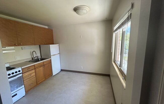 1 bed, 1 bath, $995, Unit # FRONT