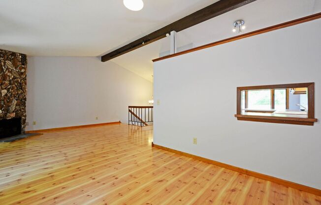 Beautiful 2 Bed 1.5 bathroom Woodbury Townhome
