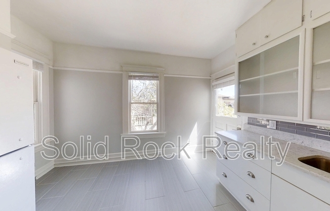 2606 N CASCADE AVE