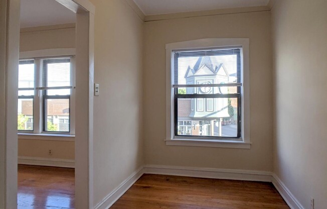 2244 W Wilson Ave