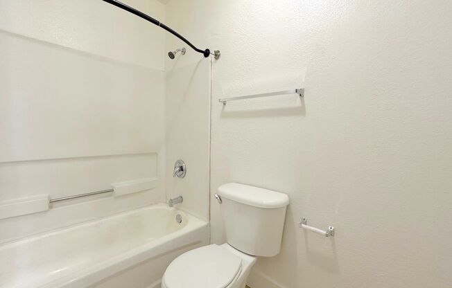 1 bed, 1 bath, 495 sqft, $1,079, Unit F13