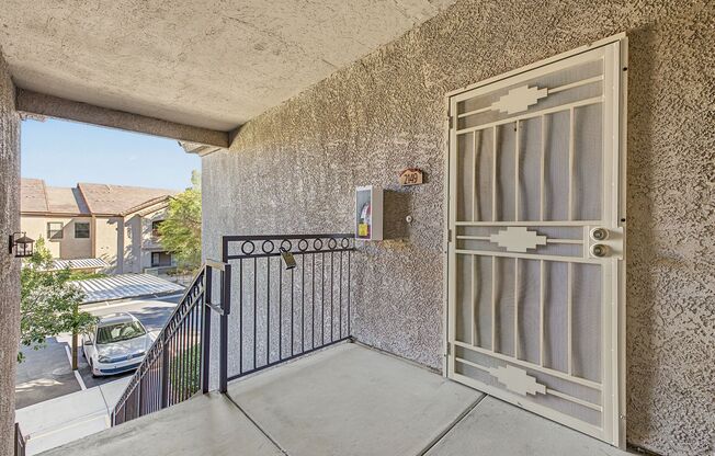 Beautifully upgraded 1-Bedroom condo in Gated Skye Canyon Community!