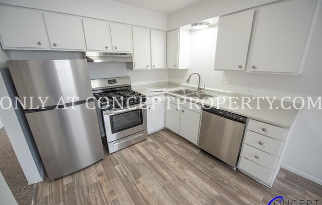2 beds, 1 bath, 920 sqft, $1,249, Unit 32