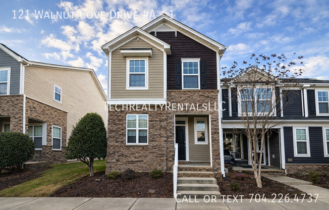 121 WALNUT CV DR