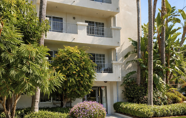 Pico-Wellesley apartments