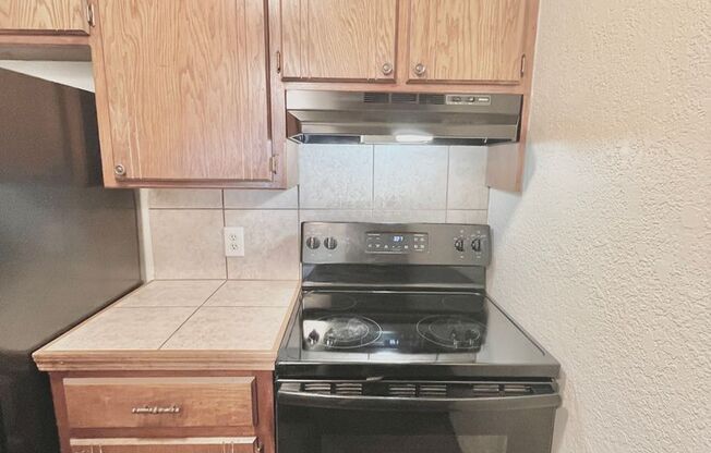 2 beds, 1 bath, 850 sqft, $825, Unit 11B