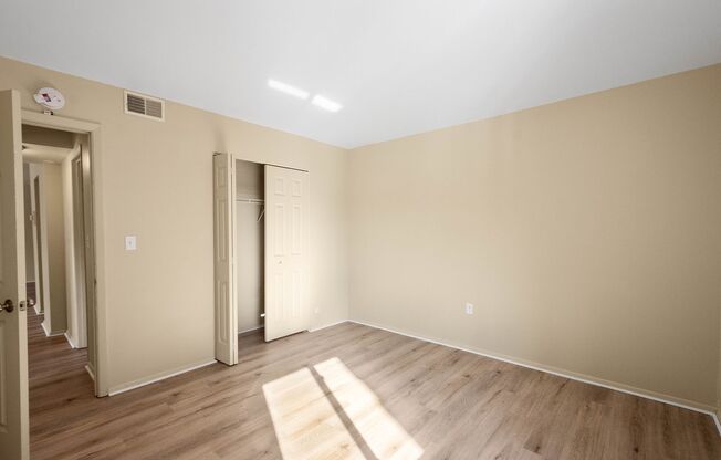 2 beds, 1 bath, 950 sqft, $999, Unit 110 L