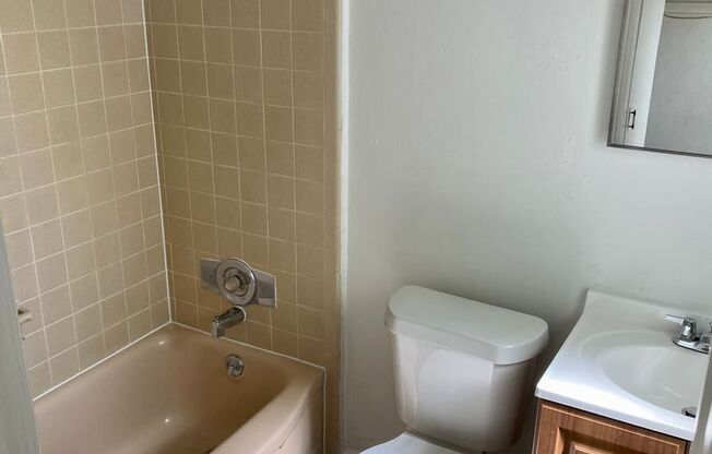 Cozy 1/1 duplex unit on a large lot - Available in June.
