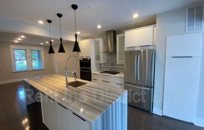 1515 NEAL ST NE
