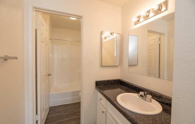 Woodbridge vacant 2x2 primary bathroom