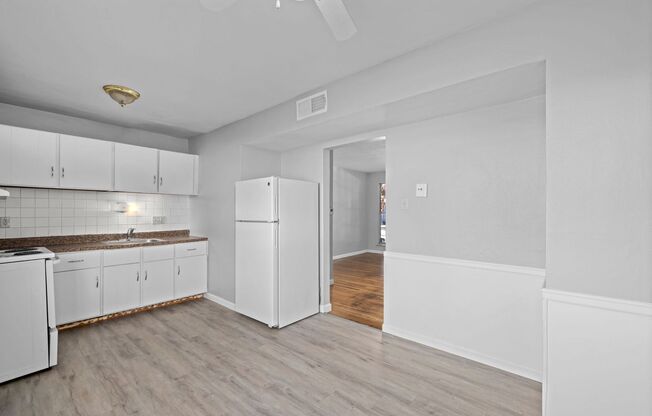 2 beds, 1.5 baths, 830 sqft, $1,300, Unit 9774 Lynntown Court