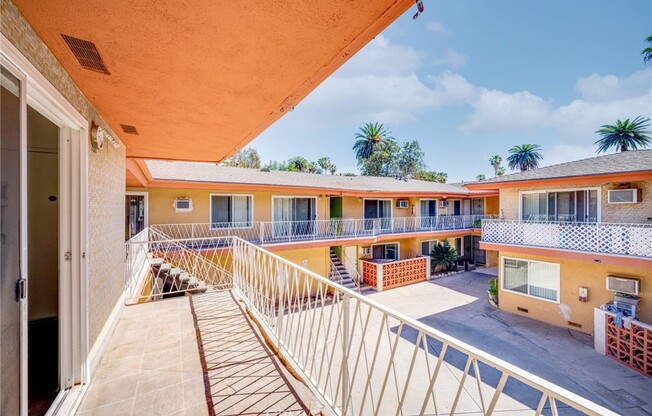 2 beds, 1 bath, 800 sqft, $1,900, Unit 7