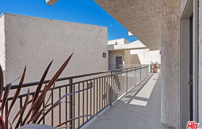 Studio, 1 bath, 405 sqft, $2,700, Unit 546