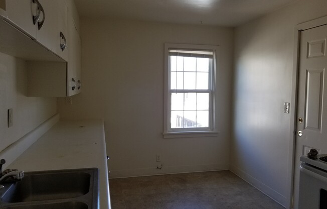 2 beds, 1 bath, $1,595