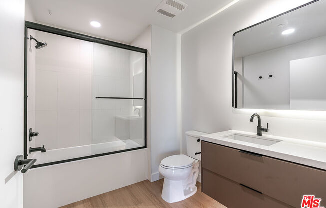 2 beds, 2 baths, 1,004 sqft, $5,395, Unit 732