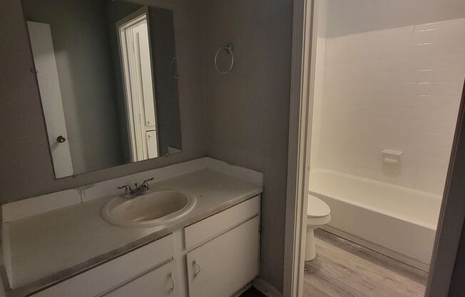 3 beds, 2 baths, 1,189 sqft, $1,200, Unit G7